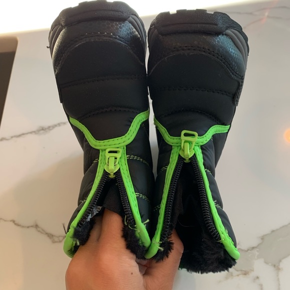 Toddler boys fur lined snow boots - Picture 2 of 6